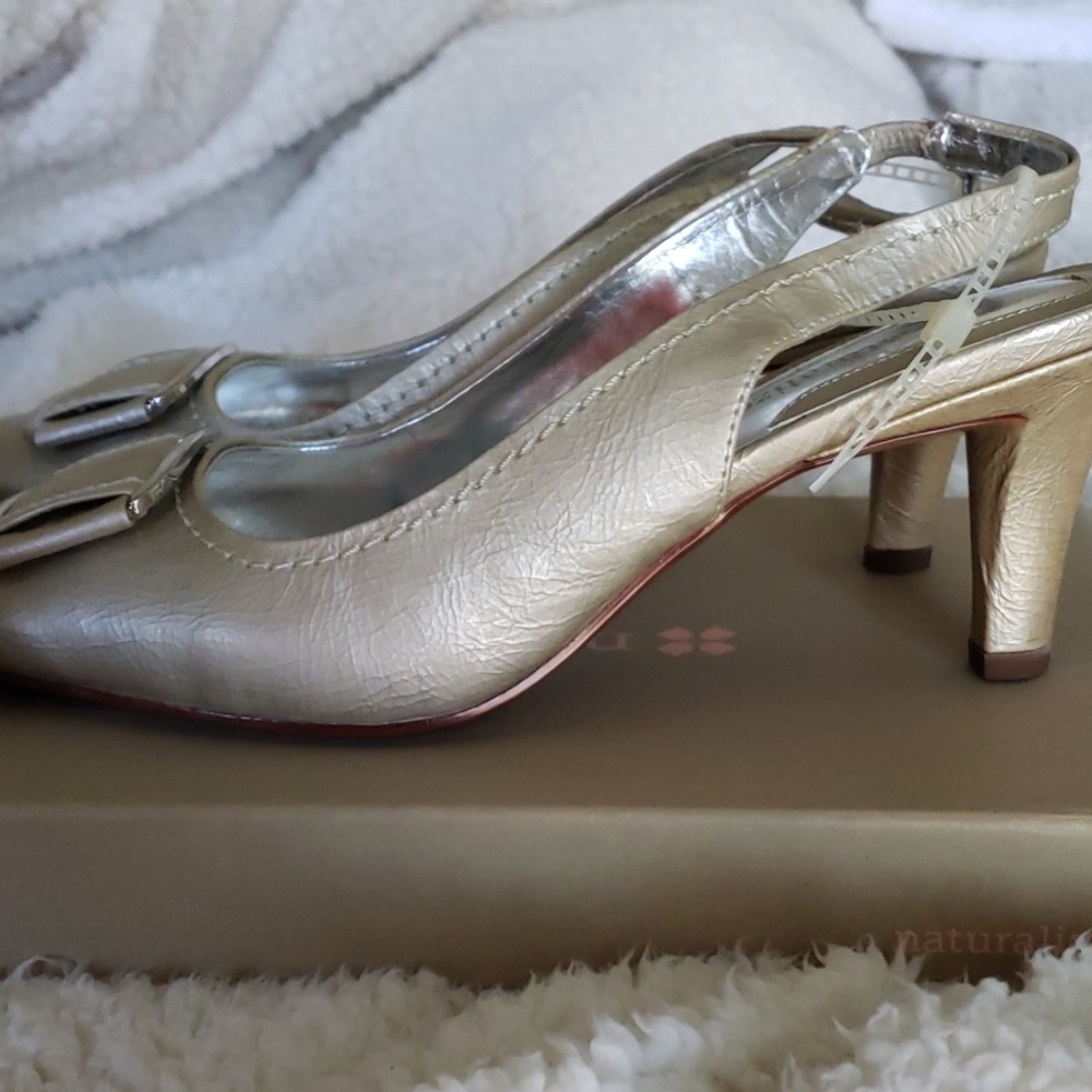 Shoes - Picture 6 of 6